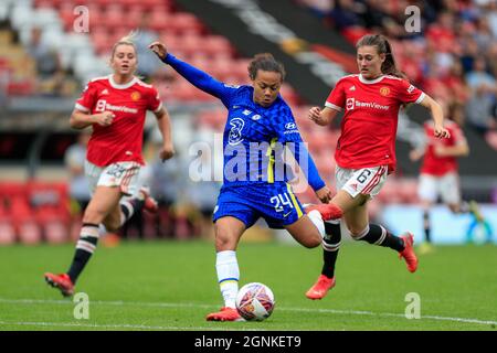 Drew Spence (24) de Chelsea F.C Women tire à but à Leigh, Royaume-Uni, le 9/26/2021. (Photo de James Heaton/News Images/Sipa USA) Banque D'Images