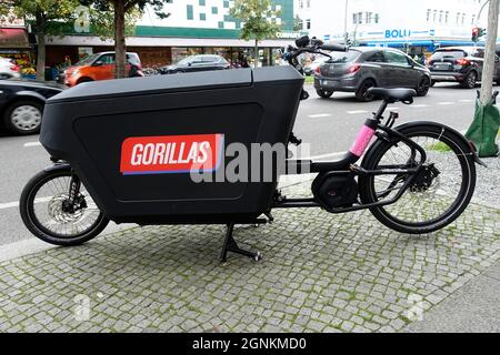 Vélo, flèche urbaine de Gorillas, Berlin, Allemagne Banque D'Images