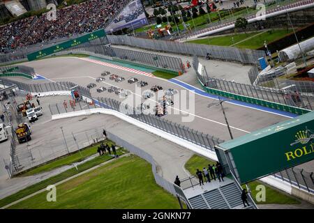 Début, n° 4 Lando Norris (GBR, McLaren F1 Team), n° 55 Carlos Sainz (ESP, Scuderia Ferrari Mission Winnow), n° 63 George Russell (GBR, Williams Racing), n° 14 Fernando Alonso (ESP, Alpine F1 Team), Grand Prix de Russie de la F1 à Sotchi Autodrom le 26 septembre 2021 à Sotchi, Russie. (Photo de HOCH ZWEI) Banque D'Images