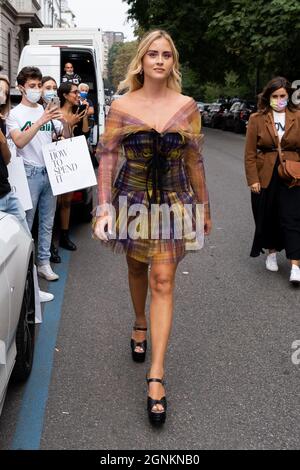 (9/25/2021) l'influenceur italien Valentina Ferragni, sœur de la plus célèbre Chiara Ferragni, arrive à l'endroit où a eu lieu le salon de la marque Philosophie, lors de la semaine de la mode de Milan en septembre 2021. (Photo de Luca Marenda/Pacific Press/Sipa USA) Banque D'Images