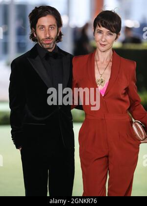 LOS ANGELES, CALIFORNIE, États-Unis - SEPTEMBRE 25 : l'acteur Simon Helberg et sa femme Jocelyn Towne arrivent au gala d'ouverture du musée Academy de Motion Pictures qui s'est tenu le 25 septembre 2021 à Los Angeles, Californie, États-Unis. (Photo de Xavier Collin/image Press Agency/Sipa USA) Banque D'Images