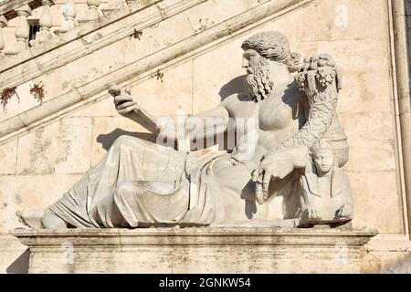 Italie, Rome, Piazza del Campidoglio, statue romaine du Nil Banque D'Images