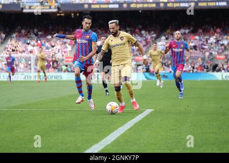 Barcelone, Espagne. 26 septembre 2021. Match de football espagnol la Liga FC Barcelone vs Levante au stade Camp Nou. 26 septembre 2021 Busquets et José Luis Morales 999/JGS/CORDONPRESSCORDon presse: CORDON PRESSE/Alay Live News Banque D'Images