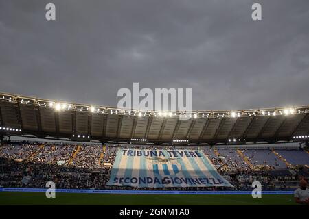 Rome, Italie. 26 septembre 2021. ROME, Italie - 26.09.2021: Coreography Lazio fans avant la série italienne Un match de football entre SS LAZIO VS COMME ROME au stade olympique de Rome le 26 septembre 2021. Crédit : Agence photo indépendante/Alamy Live News Banque D'Images