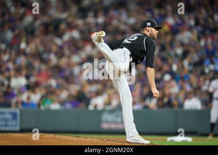 Denver CO, États-Unis. 25 septembre 2021. Le pichet du Colorado (52) lance un terrain pendant le match avec les Giants de San Francisco et les Rocheuses du Colorado tenues à Coors Field dans Denver Co. David Seelig/Cal Sport Medi. Crédit : csm/Alay Live News Banque D'Images