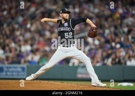 Denver CO, États-Unis. 25 septembre 2021. Le pichet du Colorado (52) lance un terrain pendant le match avec les Giants de San Francisco et les Rocheuses du Colorado tenues à Coors Field dans Denver Co. David Seelig/Cal Sport Medi. Crédit : csm/Alay Live News Banque D'Images