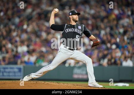 Denver CO, États-Unis. 25 septembre 2021. Le pichet du Colorado (52) lance un terrain pendant le match avec les Giants de San Francisco et les Rocheuses du Colorado tenues à Coors Field dans Denver Co. David Seelig/Cal Sport Medi. Crédit : csm/Alay Live News Banque D'Images