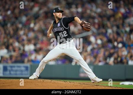 Denver CO, États-Unis. 25 septembre 2021. Le pichet du Colorado (52) lance un terrain pendant le match avec les Giants de San Francisco et les Rocheuses du Colorado tenues à Coors Field dans Denver Co. David Seelig/Cal Sport Medi. Crédit : csm/Alay Live News Banque D'Images