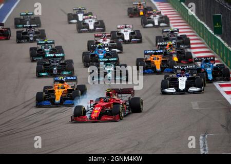 Sotchi, Russie. 26 septembre 2021. Début, # 4 Lando Norris (GBR, McLaren F1 Team), # 55 Carlos Sainz (ESP, Scuderia Ferrari Mission Winnow), # 63 George Russell (GBR, Williams Racing), Grand Prix de Russie de F1 à Sotchi Autodrom le 26 septembre 2021 à Sotchi, Russie. (Photo de HOCH ZWEI) crédit: dpa/Alay Live News Banque D'Images