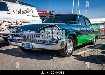 Reno, NV - 4 août 2021 : coupé Dodge Coronet 1959 à un salon de voiture local. Banque D'Images