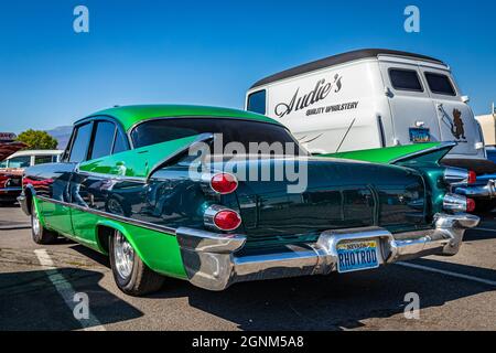 Reno, NV - 4 août 2021 : coupé Dodge Coronet 1959 à un salon de voiture local. Banque D'Images