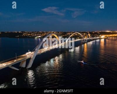 Foto Aerea Ponte JK sobre Lago Paranoa, Brasilia, Capital do Brasil Banque D'Images