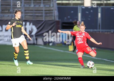 Orebro, Suède. 26 septembre 2021. Sophia Redenstrand (7 KIF Orebro) pendant le match dans la Ligue suédoise OBOS Damallsvenskan entre KIF Orebro et AIK à Behrn Arena à Orebro, Suède. Crédit: SPP Sport presse photo. /Alamy Live News Banque D'Images