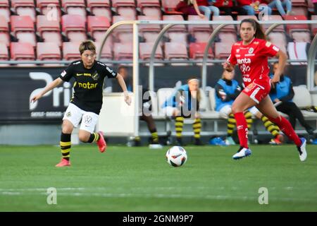 Orebro, Suède. 26 septembre 2021. Honoka Hayashi (16 AIK) pendant le match dans la Ligue suédoise OBOS Damaltsvenskan entre KIF Orebro et AIK à Behrn Arena à Orebro, Suède. Crédit: SPP Sport presse photo. /Alamy Live News Banque D'Images