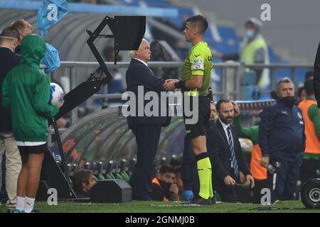 Antonio Giua (arbitre) Lors du match italien 'erie A' entre Sassuolo 1-0 Salernitana au stade Mapei le 26 septembre 2021 à Reggio Emilia, Italie. (Photo de Maurizio Borsari/AFLO) Banque D'Images