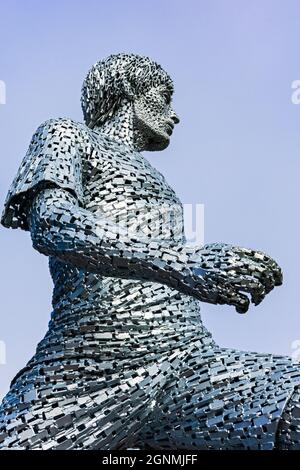 Statue de David Silva, par le sculpteur Andy Scott, au stade Etihad, Manchester, Angleterre, Royaume-Uni Banque D'Images