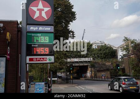 Prix de l'essence le 26 septembre 2021 à Londres, Royaume-Uni. Banque D'Images