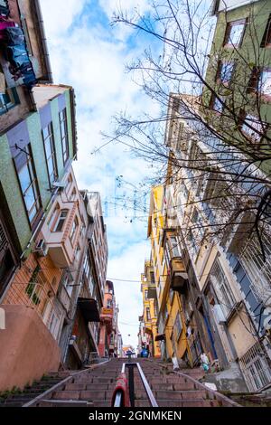 KADIRGA, ISTANBUL, TURQUIE - 26 DÉCEMBRE 2020 : Maisons historiques dans le district de Kadırga Banque D'Images