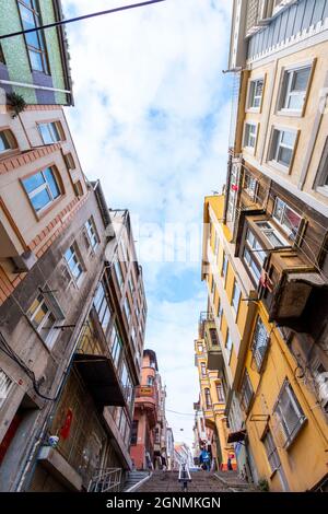 KADIRGA, ISTANBUL, TURQUIE - 26 DÉCEMBRE 2020 : Maisons historiques dans le district de Kadırga Banque D'Images