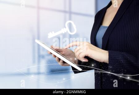 Icône de mot clé Business Internet Technology concept. Tablette blanche tactile avec signature numérique hologramme sur fond clair et flou. Sécurité et Banque D'Images