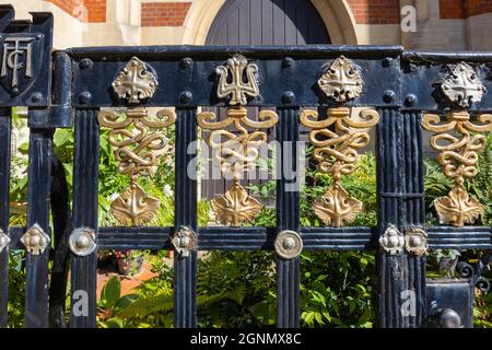 Détails de la clôture à l'extérieur de Holy Trinity Sloane Square, une église anglicane de Sloane Street dans le quartier Royal de Kensington & Chelsea, dans le centre de Londres SW1 Banque D'Images