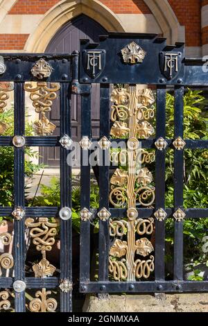 Détails de la clôture à l'extérieur de Holy Trinity Sloane Square, une église anglicane de Sloane Street dans le quartier Royal de Kensington & Chelsea, dans le centre de Londres SW1 Banque D'Images