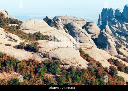 Automne à la montagne de Montserrat en Catalogne Espagne . Chaîne de montagnes à sommets multiples près de Barcelone Banque D'Images
