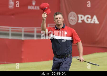 Kohler, États-Unis. 26 septembre 2021. Le Bryson DeChambeau de l'équipe USA célèbre la victoire du 9e trou dans la 43ème Ryder Cup à Whistling Straits le dimanche 26 septembre 2021 à Kohler, Wisconsin. Photo par Mark Black/UPI crédit: UPI/Alay Live News Banque D'Images