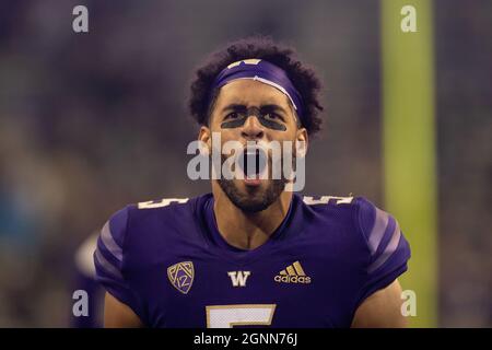 Washington Huskies défensive dos Alex Cook (5) réagit après une victoire des heures supplémentaires d'un match de football universitaire NCAA contre le California Golden be Banque D'Images