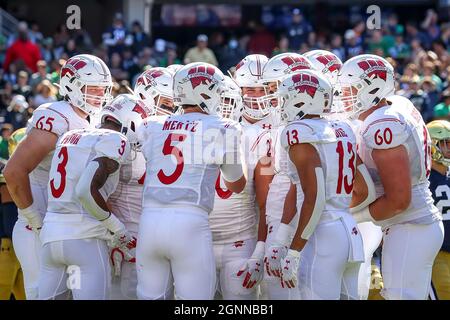 Chicago, Illinois, États-Unis. 25 septembre 2021. Les Badger du Wisconsin se sont réunis pendant le match de football de la NCAA entre notre Dame Fighting Irish et les Badgers du Wisconsin au Soldier Field dans la série Shamrock de Chicago, il. Darren Lee/CSM/Alamy Live News Banque D'Images