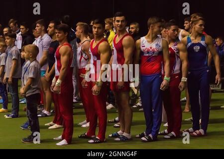 Moscou, Russie. 12 décembre 2018. Formation des athlètes avant le début de la compétition pendant l'événement. Le XXV Tournoi international de gymnastique pour la coupe du champion olympique Mikhail Voronin s'est tenu au complexe sportif Olimpiyskiy. (Photo de Mihail Siergiejewicz/SOPA Imag/Sipa USA) crédit: SIPA USA/Alay Live News Banque D'Images