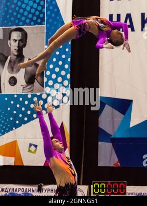 Moscou, Russie. 12 décembre 2018. Performances artistiques avant le début de la compétition. Le XXV Tournoi international de gymnastique pour la coupe du champion olympique Mikhail Voronin s'est tenu au complexe sportif Olimpiyskiy. (Photo de Mihail Siergiejewicz/SOPA Imag/Sipa USA) crédit: SIPA USA/Alay Live News Banque D'Images