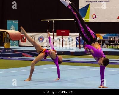 Moscou, Russie. 12 décembre 2018. Performances artistiques avant le début de la compétition pendant l'événement. Le XXV Tournoi international de gymnastique pour la coupe du champion olympique Mikhail Voronin s'est tenu au complexe sportif Olimpiyskiy. (Photo de Mihail Siergiejewicz/SOPA Imag/Sipa USA) crédit: SIPA USA/Alay Live News Banque D'Images