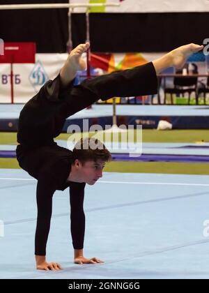 Moscou, Russie. 12 décembre 2018. Performances artistiques avant le début de la compétition pendant l'événement. Le XXV Tournoi international de gymnastique pour la coupe du champion olympique Mikhail Voronin s'est tenu au complexe sportif Olimpiyskiy. (Photo de Mihail Siergiejewicz/SOPA Imag/Sipa USA) crédit: SIPA USA/Alay Live News Banque D'Images