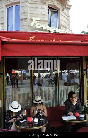 FRANCE. PARIS (75) LE FOUQUET SUR L'AVENUE DES CHAMPS-ELYSÉES, AU 8 ÈME ARRONDISSEMENT Banque D'Images