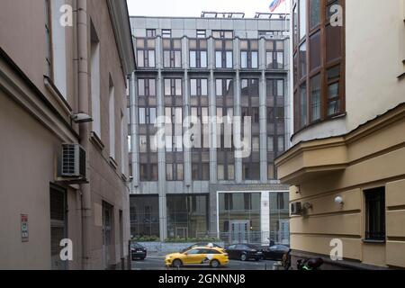 MOSCOU, RUSSIE - 12 septembre 2021 : façade du bâtiment du Conseil de la Fédération de l'Assemblée fédérale de la Fédération de Russie sur Bolshaya Dmitrovka Banque D'Images