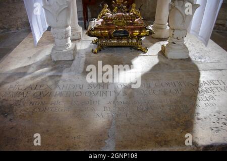 Corfinio - Abruzzo - San Pelino complexe de la cathédrale, anciens écrits religieux en latin Banque D'Images