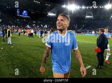 ROME, ITALIE - SEPTEMBRE 26: Ciro immobile de SS Lazio accueille les fans et célèbre la victoire, pendant la série Un match entre SS Lazio et COMME Roma au Stadio Olimpico le 26 septembre 2021 à Rome, Italie. (Photo par MB Media) Banque D'Images