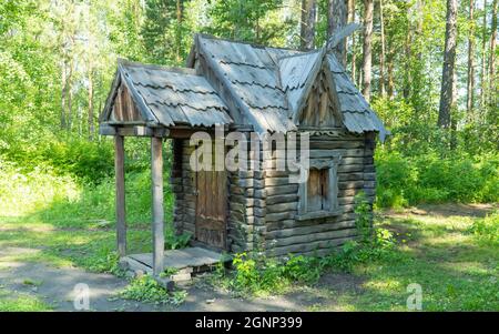 Hutte sur des pattes de poulet, la demeure de Baba-Yaga dans des contes de fées russes Banque D'Images