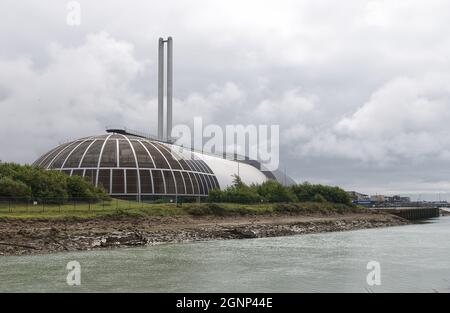 Newhaven déchets de pointe à l'usine d'énergie sur les rives de la rivière Ouse Banque D'Images