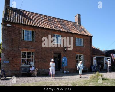 Les salons de thé Parish Lantern dans le joli village nostalgique et populaire de Walberswick dans le Suffolk est partie de la côte du patrimoine du Suffolk en Angleterre au Royaume-Uni Banque D'Images