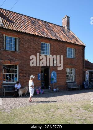 Les salons de thé Parish Lantern dans le joli village nostalgique et populaire de Walberswick dans le Suffolk est partie de la côte du patrimoine du Suffolk en Angleterre au Royaume-Uni Banque D'Images