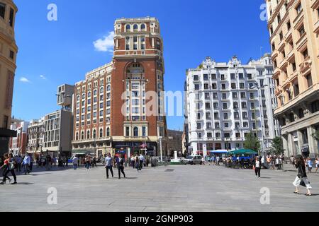 MADRID, ESPAGNE - 24 MAI 2017 : la Plaza del Callao est située au centre de la rue principale de la ville - Gran via. Banque D'Images