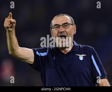 Rome, Italie. 26 septembre 2021. L'entraîneur en chef du Latium, Maurizio Sarri, célèbre à la fin d'un match de football entre le Latium et Rome, le 26 septembre 2021. Credit: Augusto Casasoli/Xinhua/Alamy Live News Banque D'Images