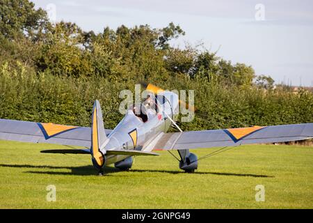 Ryan STM-2, cockpit ouvert, deux avions d'entraînement à deux places, très poli. Millésime américain des années 1940 aux couleurs des pays-Bas. En train de rouler à Old Warden AE Banque D'Images