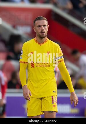 Brentford, Royaume-Uni. 25 septembre 2021. Liverpool Jordan Henderson lors du match de la Premier League entre Brentford et Liverpool au stade communautaire de Brentford, Brentford, Angleterre, le 25 septembre 2021. Photo par Andrew Aleksiejczuk/images de premier média. Crédit : Prime Media Images/Alamy Live News Banque D'Images