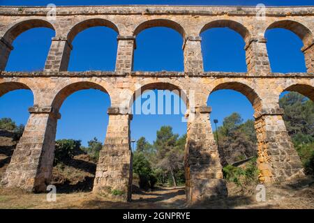 Aqueduc de Ferreres ou ancien pont romain aqueduc Pont del Diable ou Pont du Diable à Tarragone, Espagne. L'aqueduc des Ferreres, al Banque D'Images