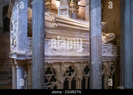 Tombe en marbre blanc du Père III de Aragón Jaime III et de sa femme, construite en 1306. Monestir de Santa Maria de Santes Creus, abbaye cistercienne, monastère, c Banque D'Images