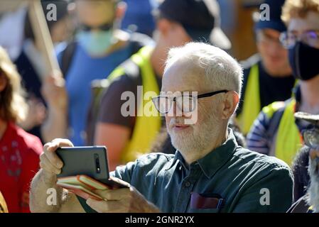 Jeremy Corbyn, député, le vendredi, pour une future manifestation environnementale sur la place du Parlement, le 2021 septembre Banque D'Images