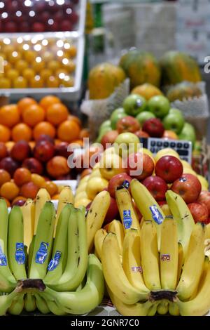 Fruits frais et marché des légumes. Bananes. Dubaï. Émirats arabes Unis. Banque D'Images